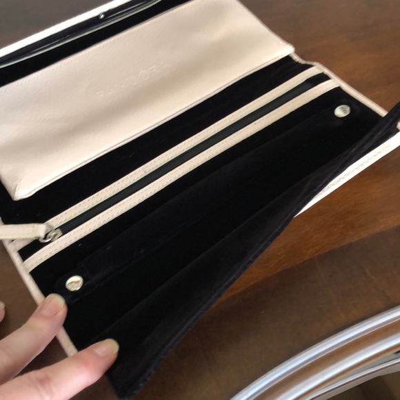 Pandora jewelry Travel wallet - Picture 4 of 8